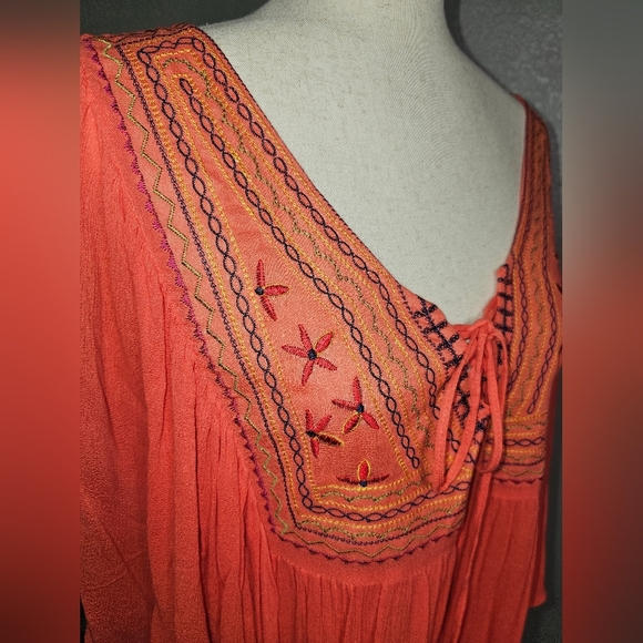 NWT Butterfly Sleeve, Embroidered, Flowy, 100% Rayon, Summer Blouse Top Lg - Picture 4 of 13